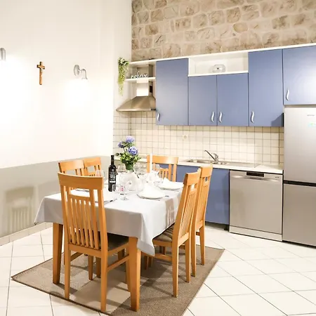 Apartment Studio Apartman Leo *