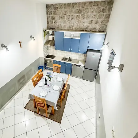 Studio Apartman Leo *